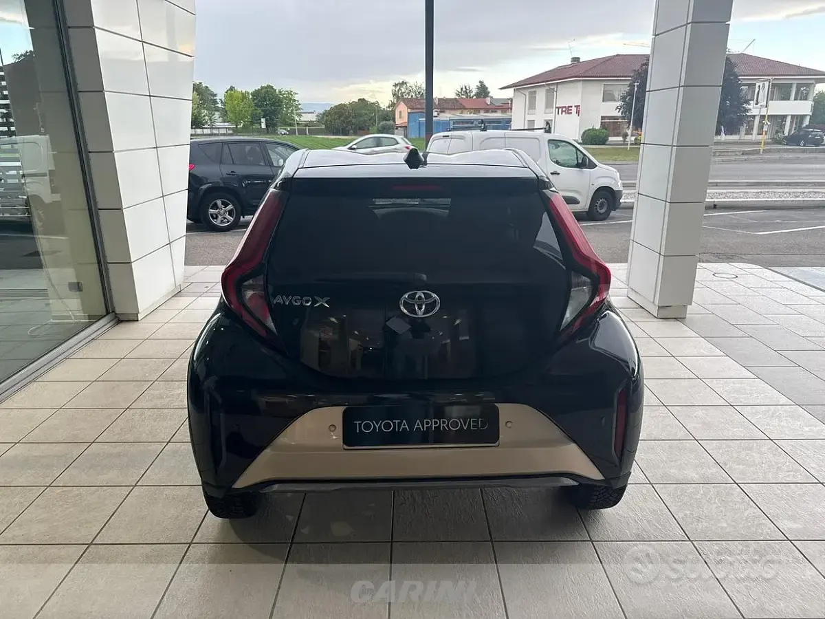 Usata Toyota Aygo X Lounge 72 CV (52 kW) 2022 Bianco SUV