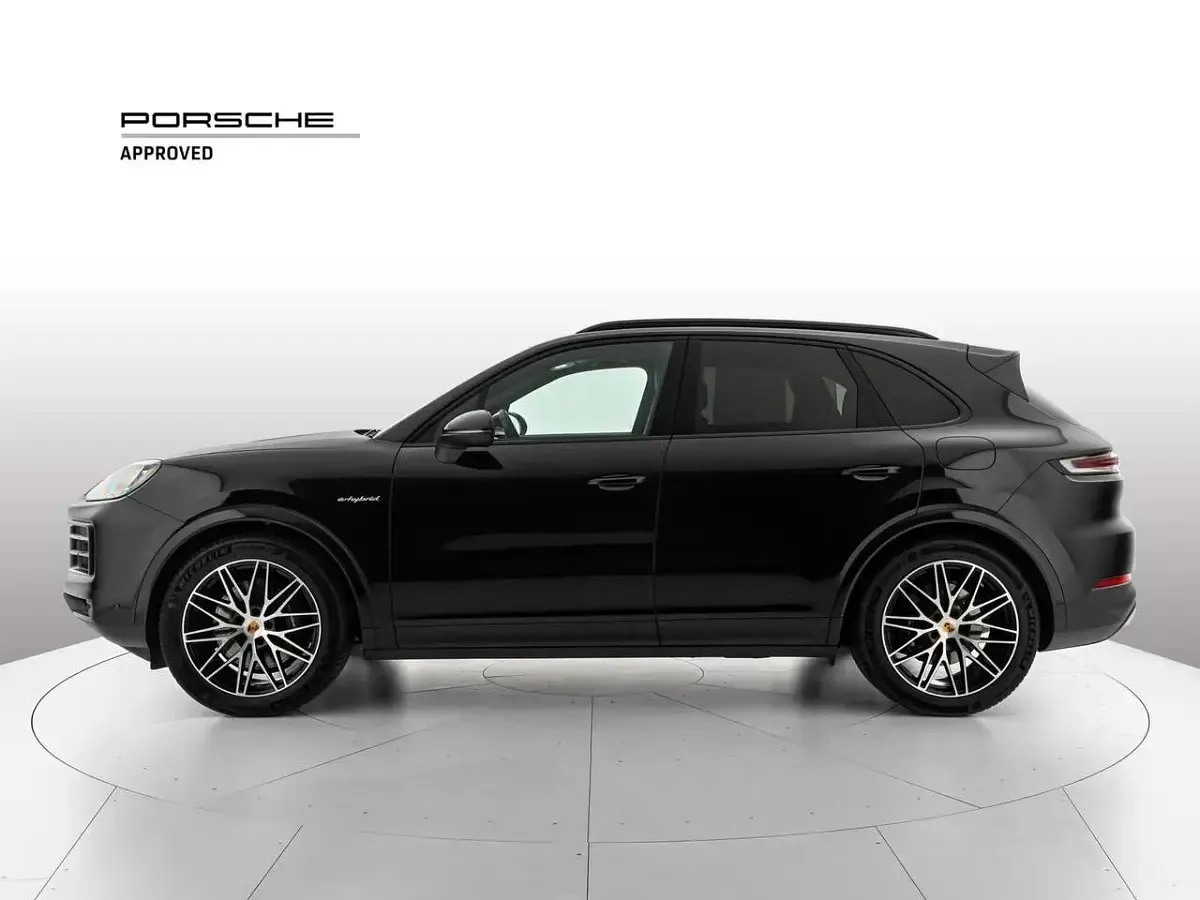 Usata Porsche Cayenne 462 CV (339 kW) 2024 0e nero cromite metallizzato SUV