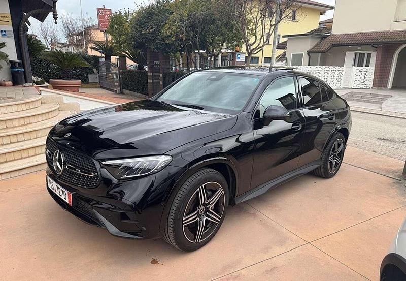 Usata Mercedes GLC220 AMG Line Premium Plus 197 CV (144 kW) 2025 Unilack schwarz Coupé
