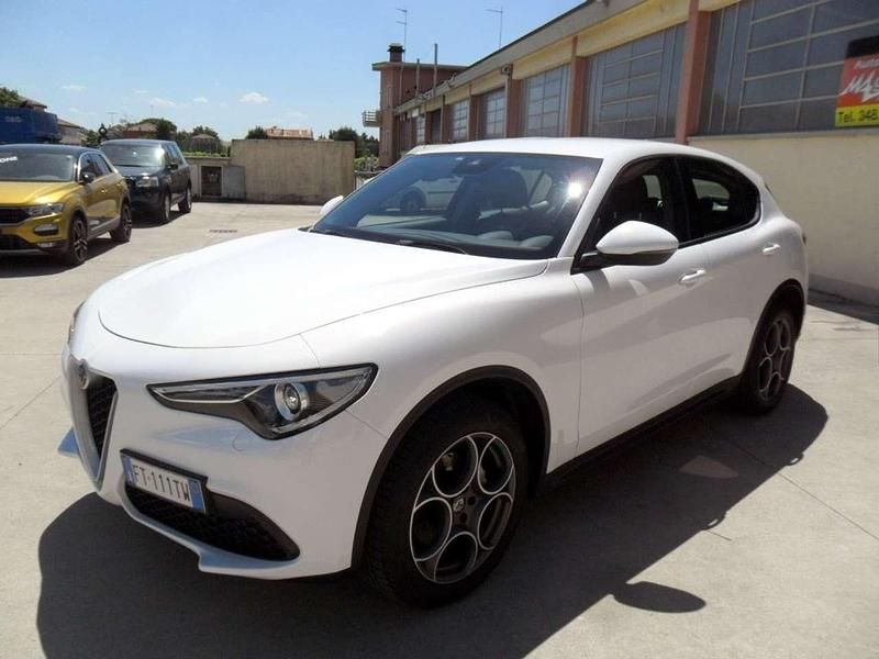 Bianconero Usata 2018 Alfa Romeo Stelvio Super SUV | 24.500 € (Buon prezzo) - Immagine 1/4