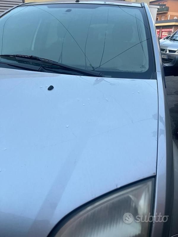 Usata Ford Fusion 67 CV (49 kW) 2005 Grigio Berlina