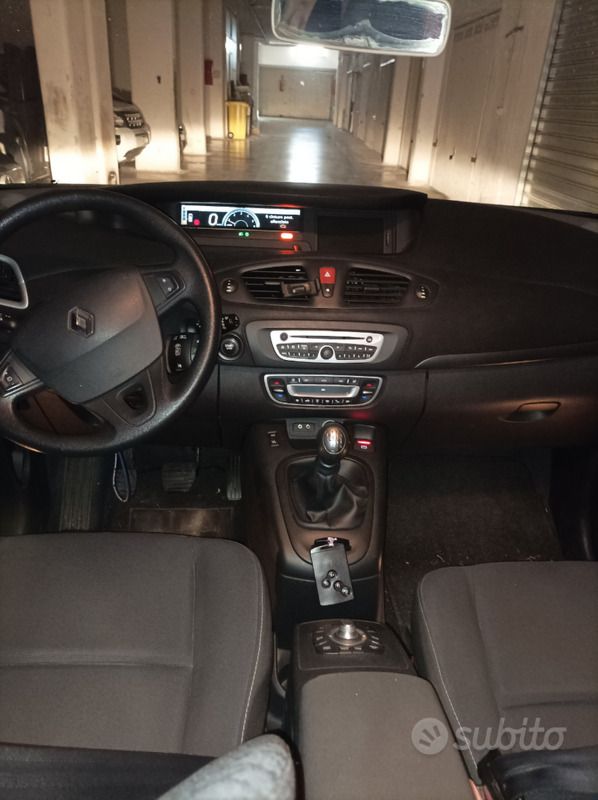 Usata Renault Scénic III 110 CV (80 kW) 2009 Marrone Monovolume