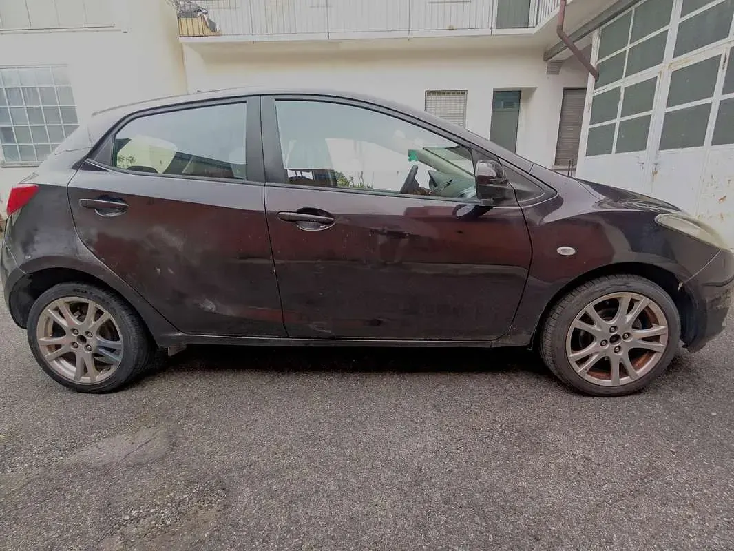 Usata Mazda 2 86 CV (63 kW) 2007 Nero Utilitaria