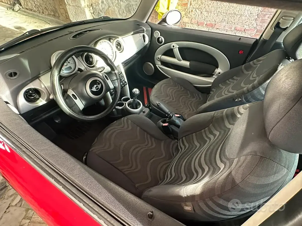 Usata Mini Cooper 75 CV (55 kW) 2004 Rosso Utilitaria