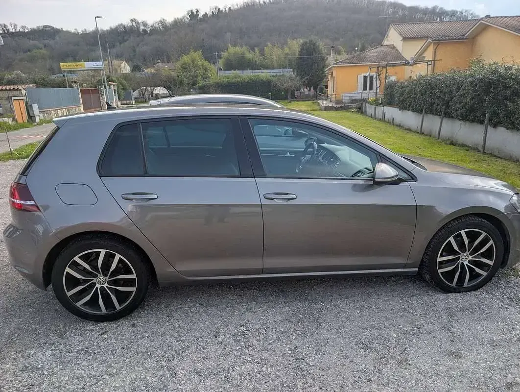 Usata VW Golf VII Highline 110 CV (80 kW) 2017 Grigio Berlina