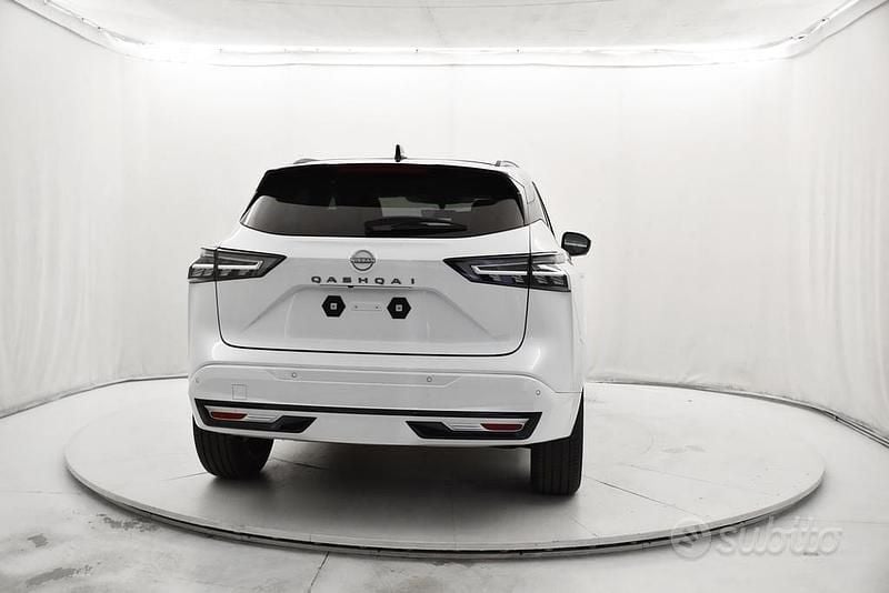 Nuova Nissan Qashqai 140 CV (102 kW) 2025 White pearl/black SUV