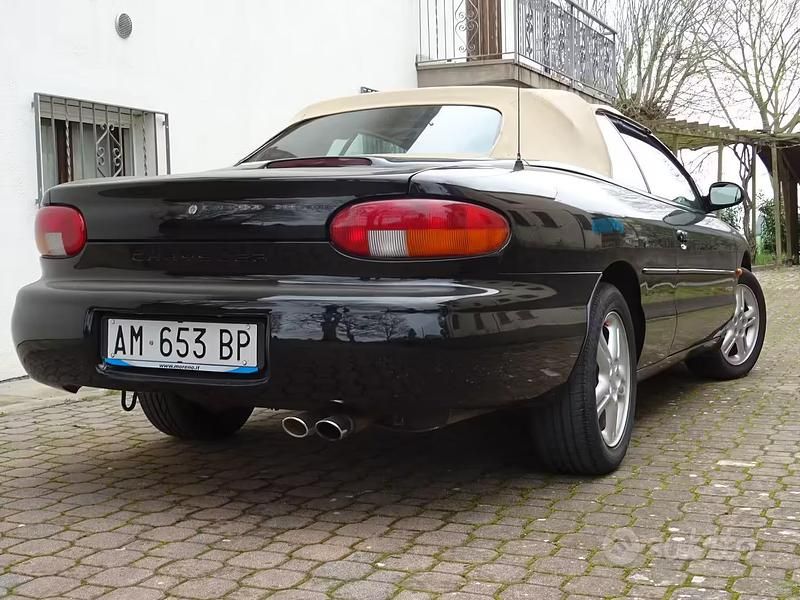 Usata Chrysler Stratus 131 CV (96 kW) 1996 Nero Cabrio