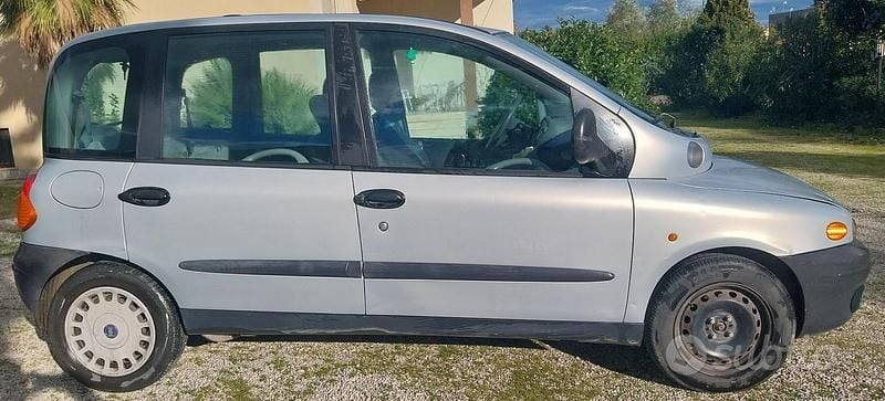 Usata Fiat Multipla 105 CV (77 kW) 2002 Grigio Monovolume