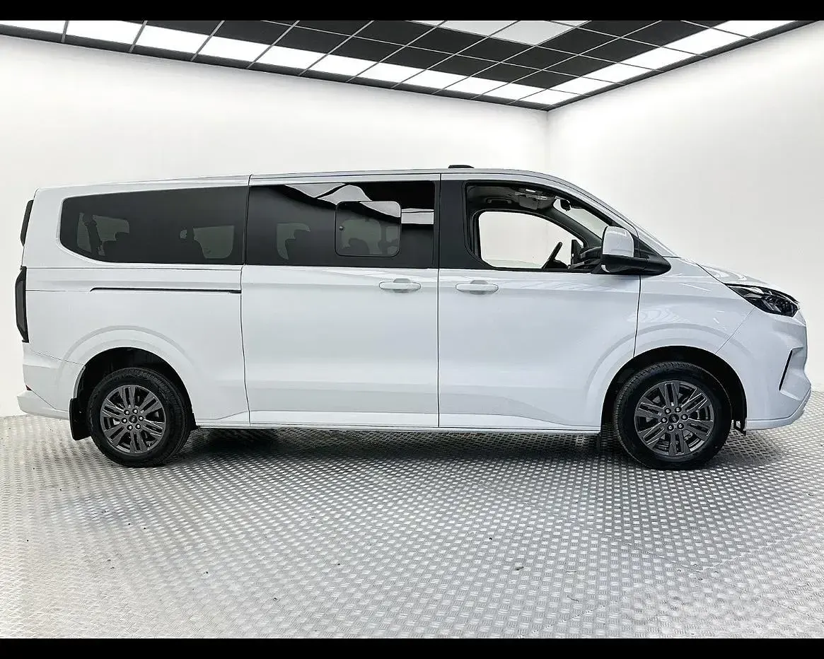 Nouvelle Ford Tourneo Titanium 170 ch (125 kW) 2025 Blanc Monospace