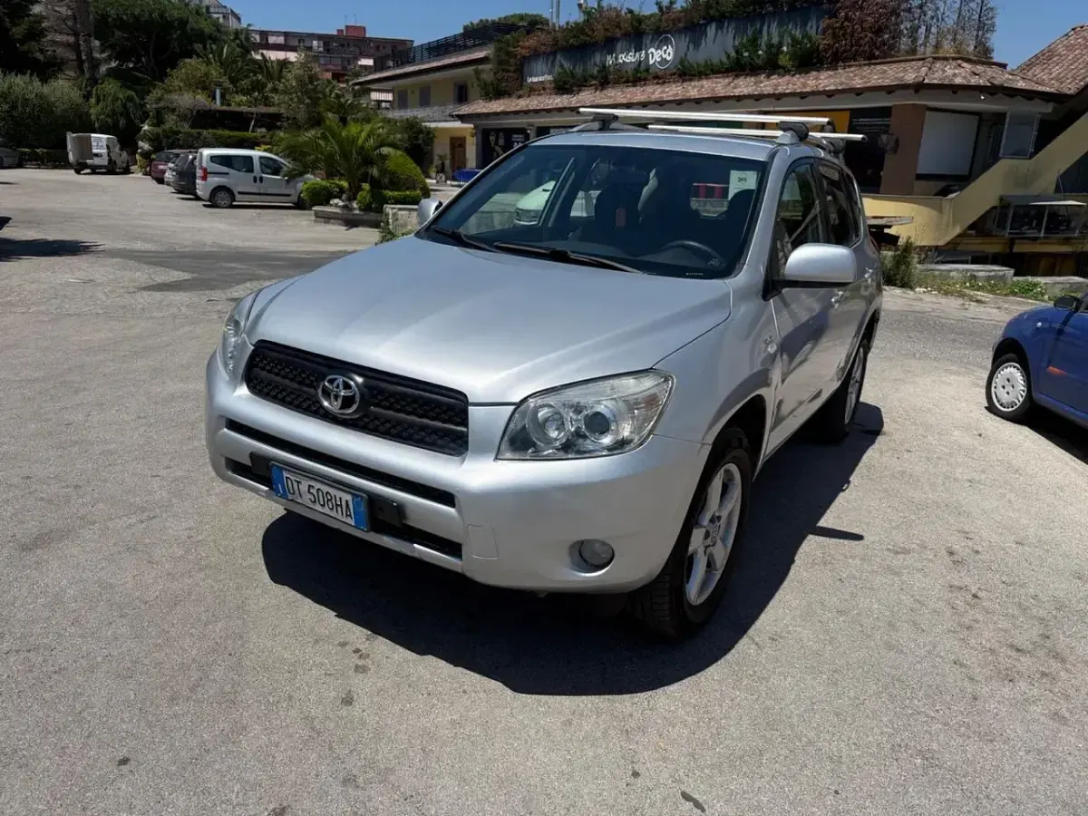 Usata Toyota RAV4 Sol 136 CV (100 kW) 2008 Argento SUV