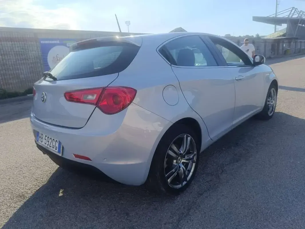 Usata Alfa Romeo Giulietta Distinctive 105 CV (77 kW) 2013 Utilitaria