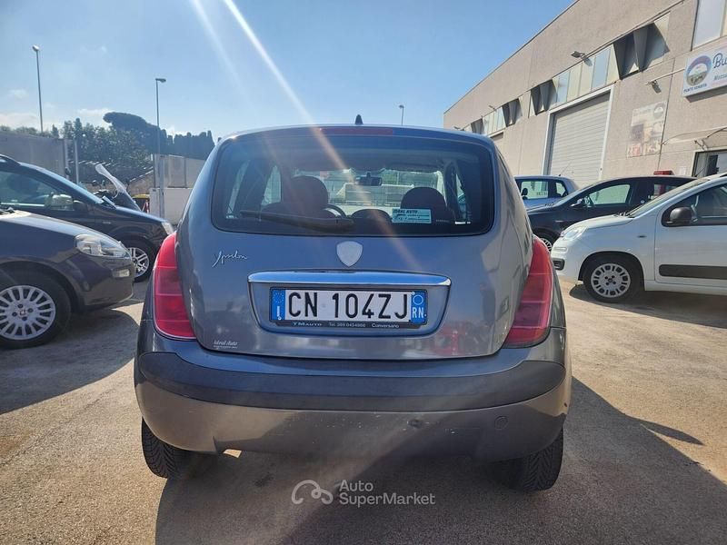 Usata Lancia Ypsilon 80 CV (58 kW) 2004 Grigio Utilitaria