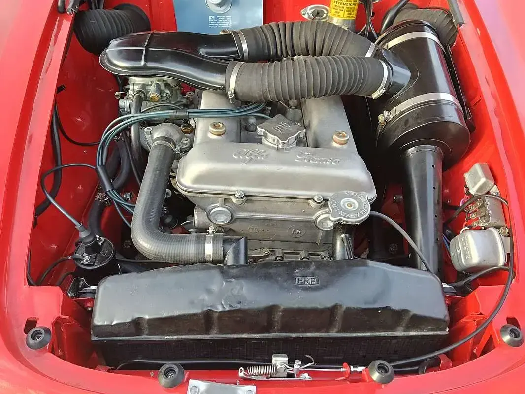 Usata Alfa Romeo Giulia Spider 92 CV (67 kW) 1964 Rosso Cabrio