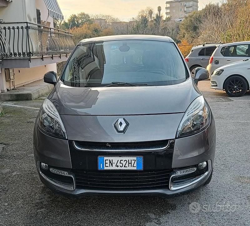 Usata Renault Scénic III XMOD 110 CV (80 kW) 2012 Grigio Monovolume