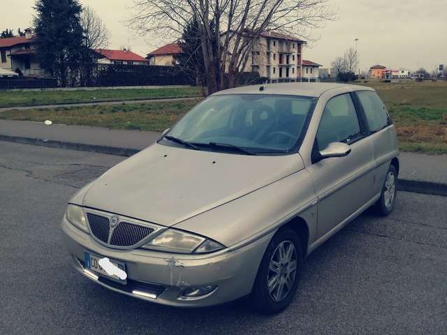 Lancia ypsilon 2002