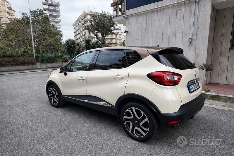 Usado Renault Captur Iconic 90 CV (66 kW) 2016 Blanco SUV