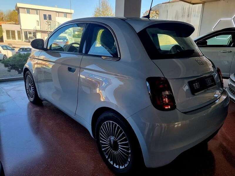 Usata Fiat 500e Icon 86 kW (118 CV) 2020 Blu/azzurro Berlina