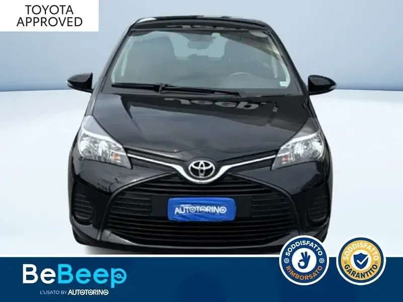 Usata Toyota Yaris Lounge 69 CV (50 kW) 2016 Nero metallizzato Berlina