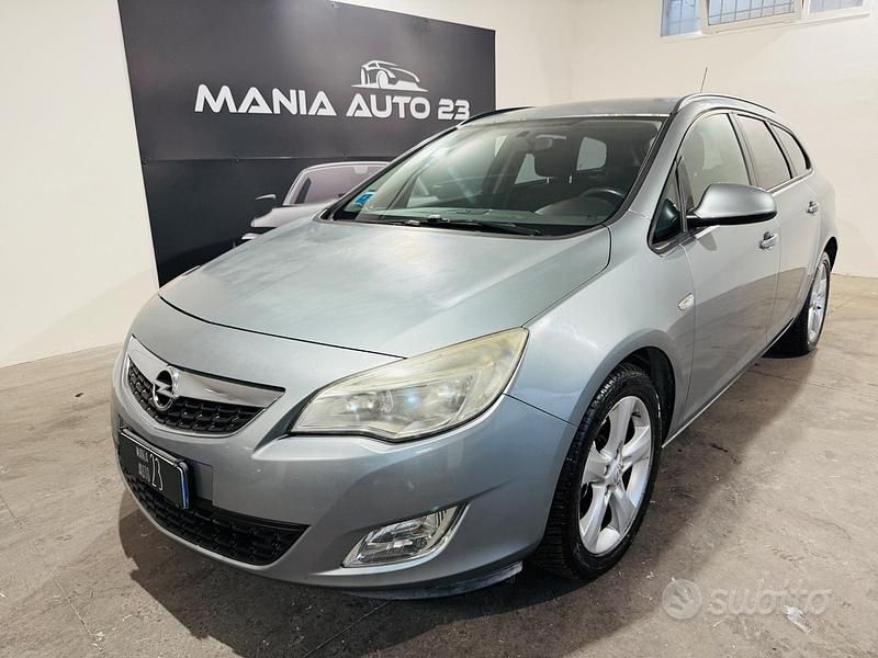 Usata Opel Astra 110 CV (80 kW) 2013 Argento Station wagon