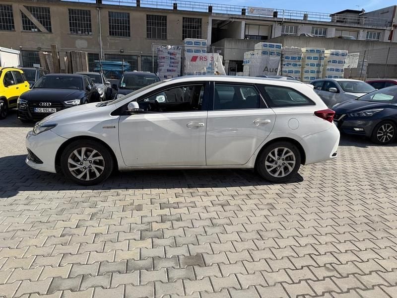 Usata Toyota Auris Hybrid Lounge 99 CV (72 kW) 2016 Bianco Station wagon