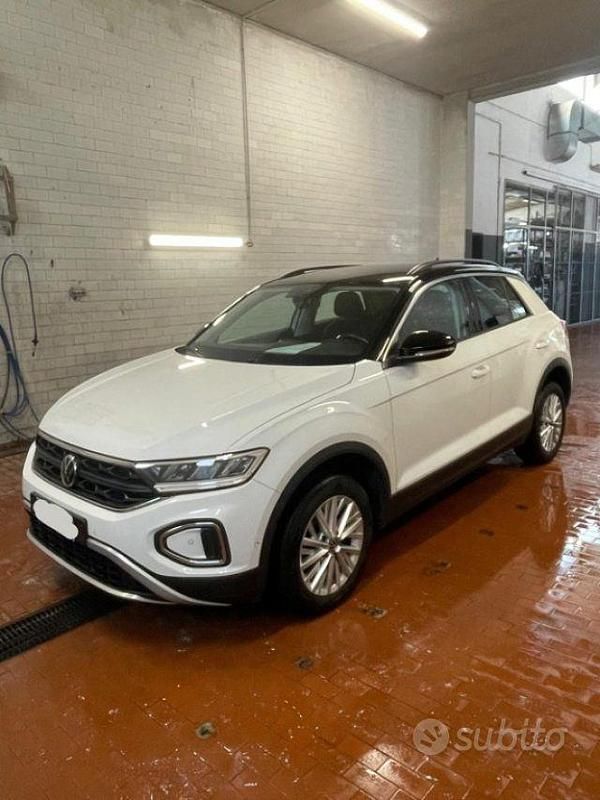 Usata VW T-Roc Life 116 CV (85 kW) 2024 Bianco SUV