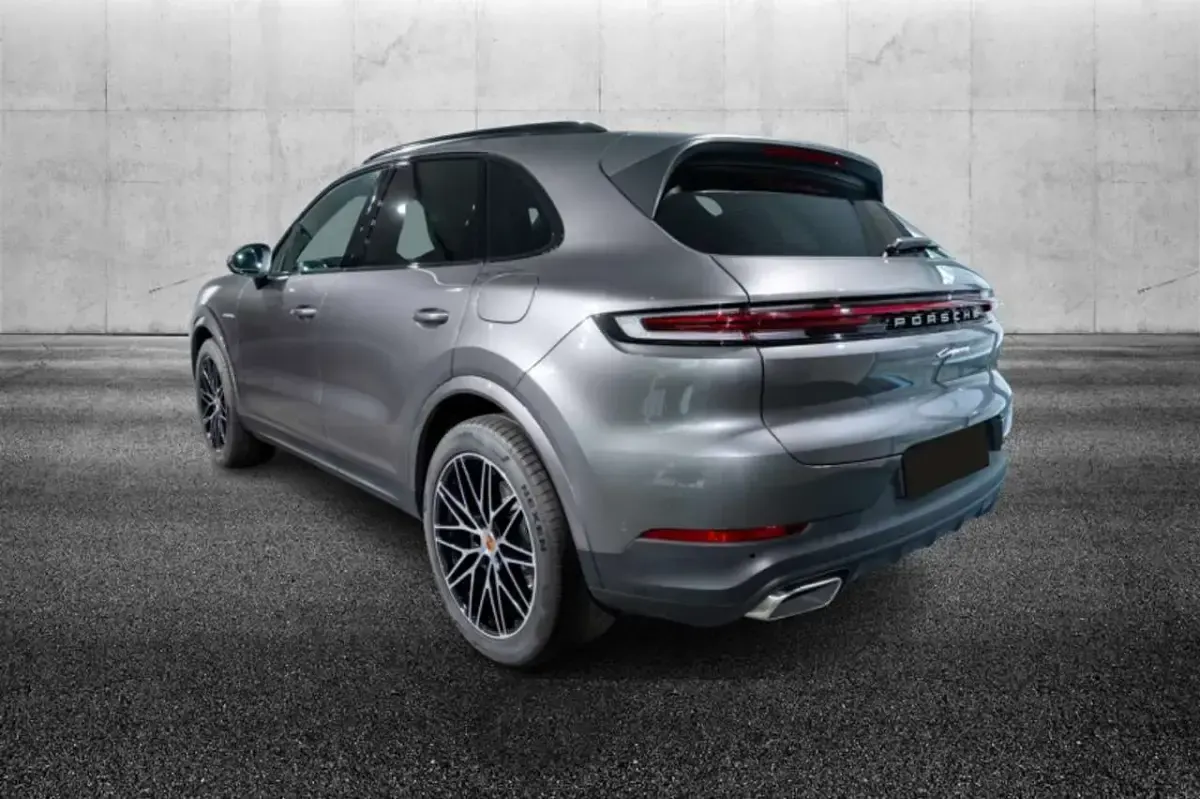 Usata Porsche Cayenne 470 CV (345 kW) 2024 Grigio SUV