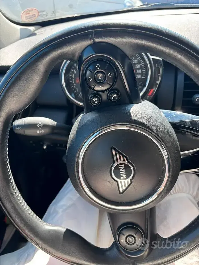 Usata Mini ONE 75 CV (55 kW) 2019 Grigio Utilitaria