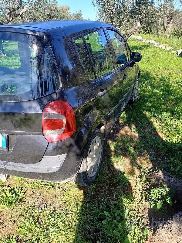 Käytetty Renault Modus 101 HP (74 kW) 2008 Musta Tila-auto