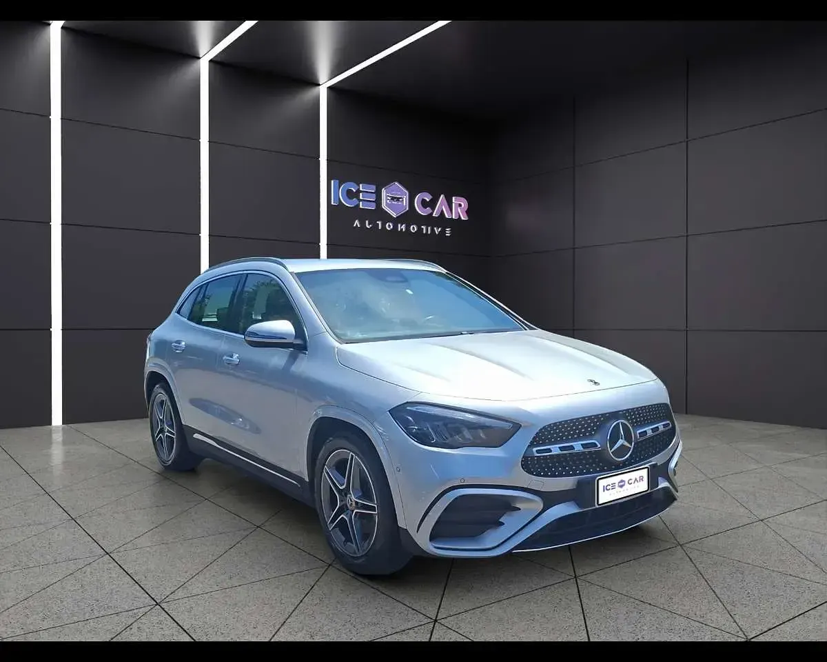 Usata Mercedes GLA200 AMG line 150 CV (110 kW) 2023 Grigio SUV
