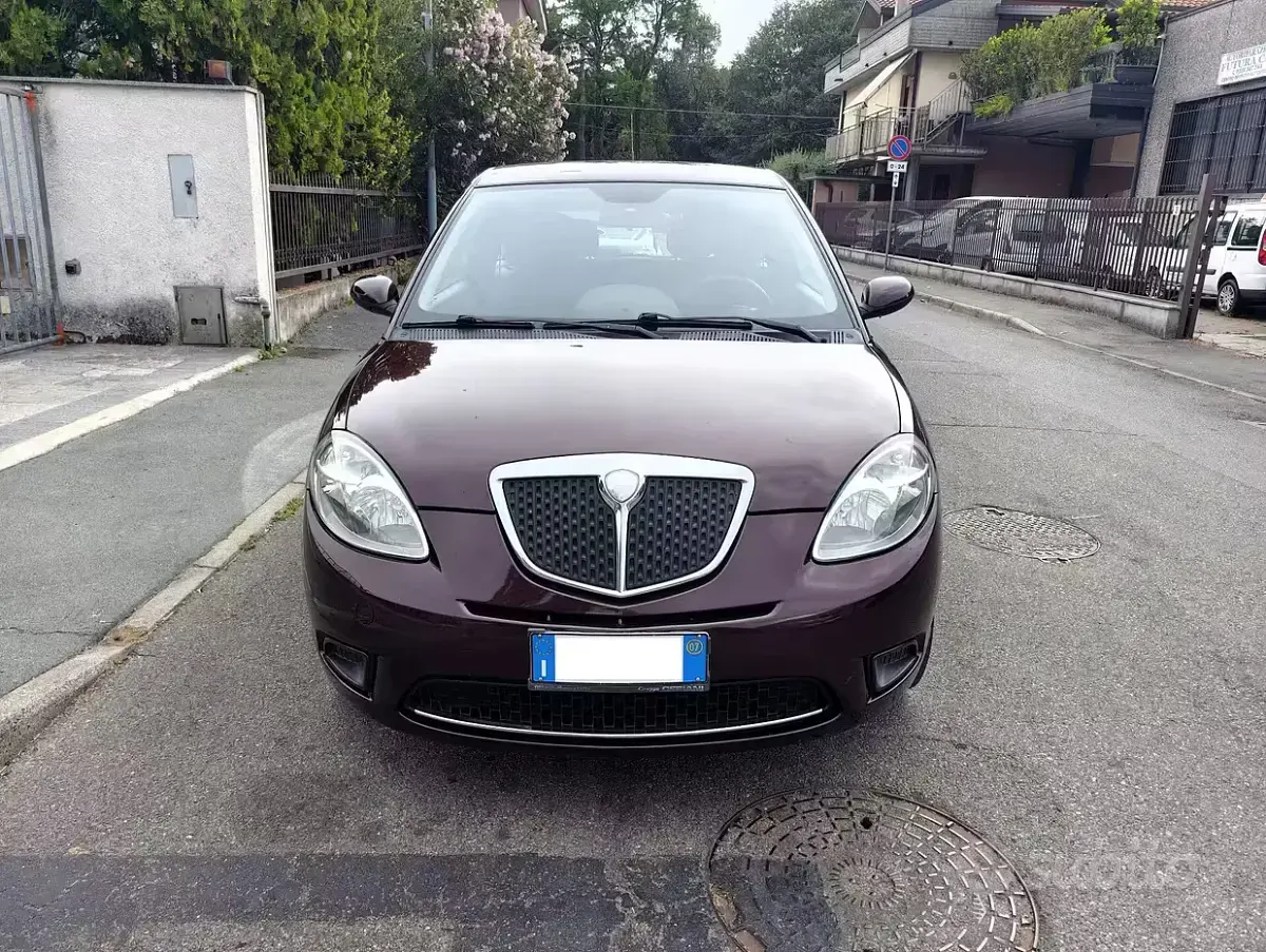 Usata Lancia Ypsilon 60 CV (44 kW) 2007 Viola Utilitaria