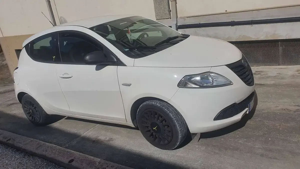 Usata Lancia Ypsilon 69 CV (50 kW) 2015 Bianco Utilitaria