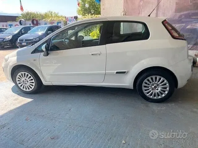 Usata Fiat Punto Evo Active 77 CV (56 kW) 2010 Bianco Utilitaria