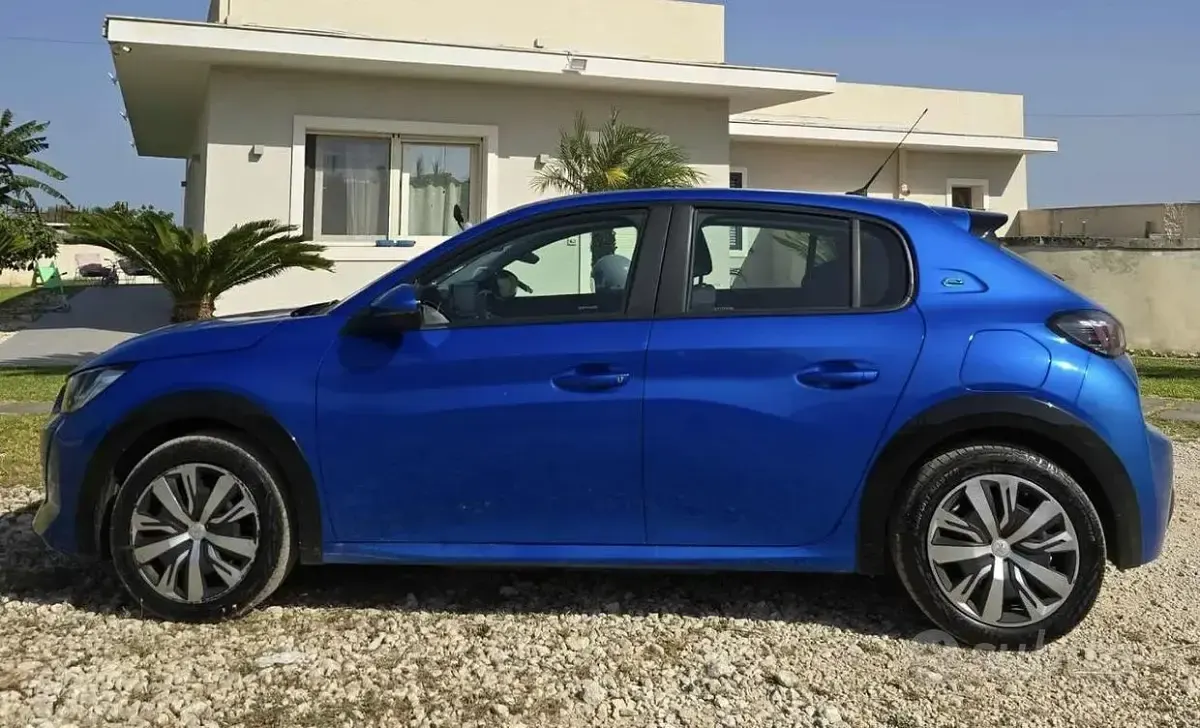 Usata Peugeot 208 56 kW (77 CV) 2021 Blu Utilitaria
