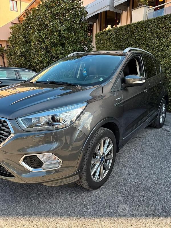 Usata Ford Kuga Vignale 150 CV (110 kW) 2018 Grigio SUV