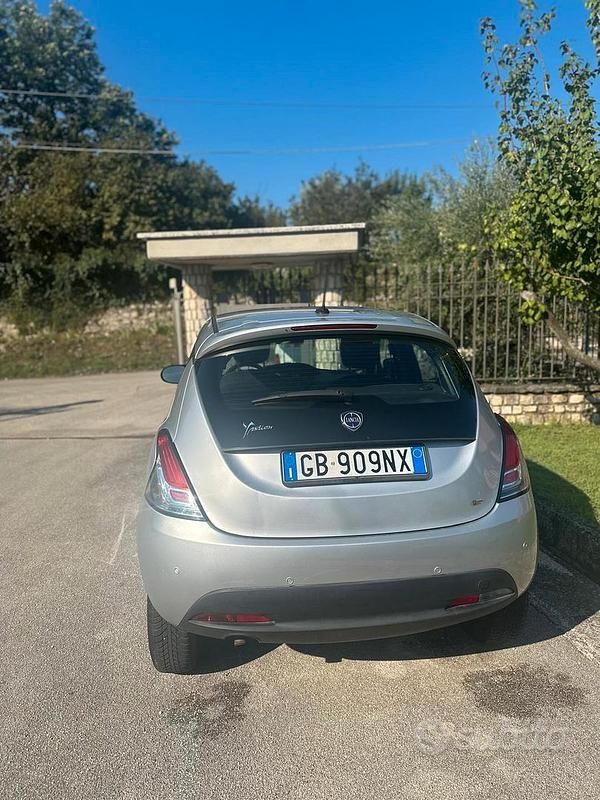 Usata Lancia Ypsilon 69 CV (50 kW) 2020 Grigio Utilitaria