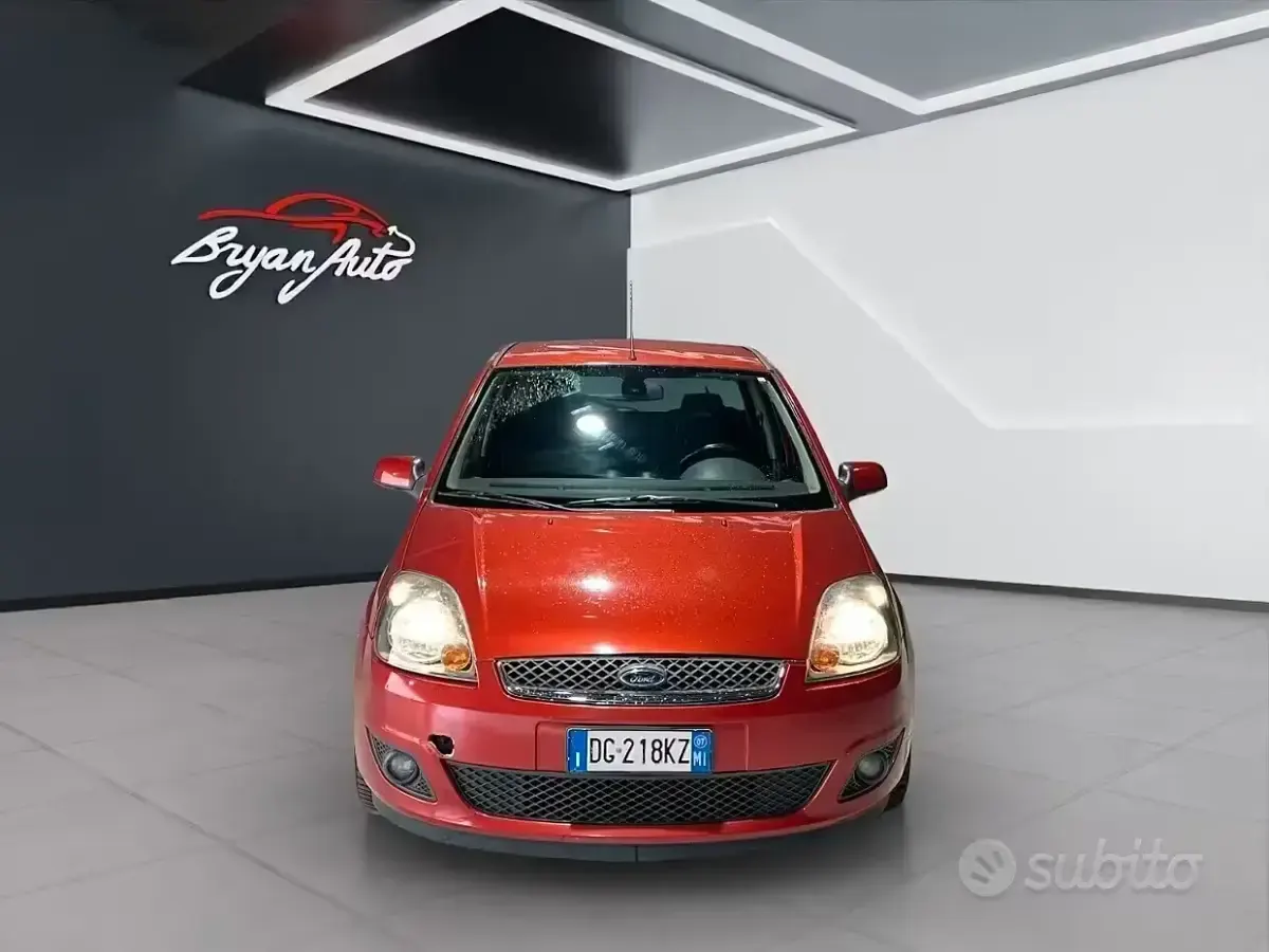 Brugt Ford Fiesta Ghia 75 HK (55 kW) 2007 Rød Hatchback