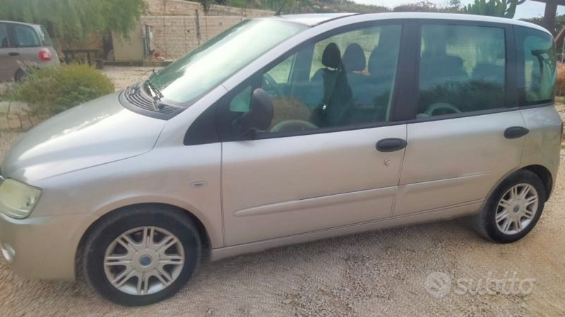 Usata Fiat Multipla 116 CV (85 kW) 2006 Grigio Monovolume