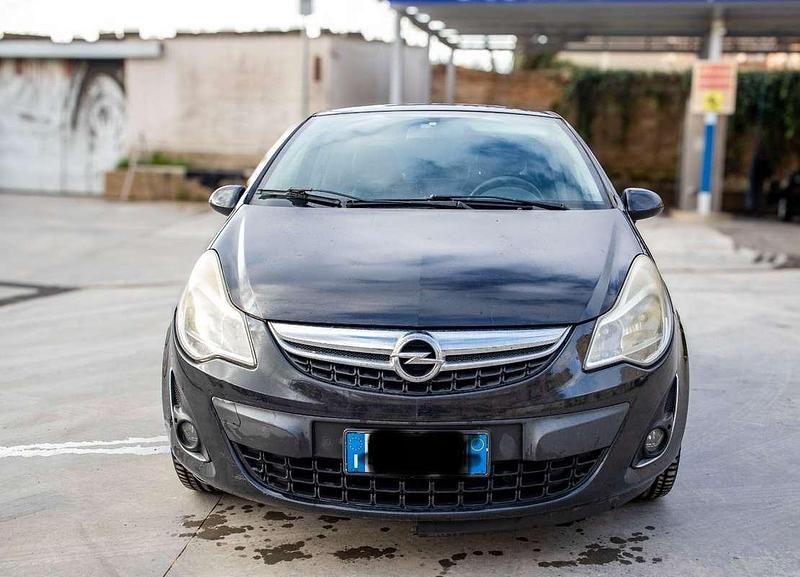 Usata Opel Corsa Edition 95 CV (69 kW) 2012 Nero Utilitaria