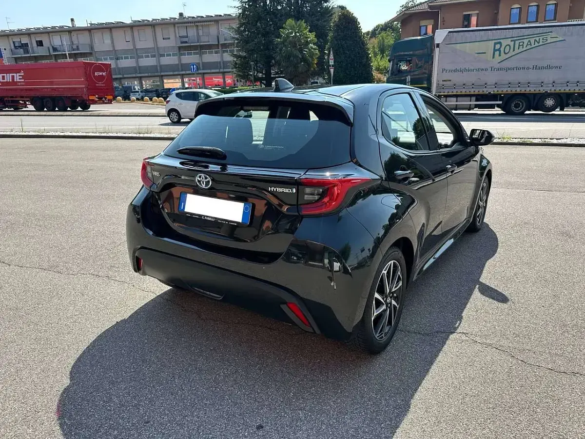 Usata Toyota Yaris Hybrid Trend 116 CV (85 kW) 2022 Nero Berlina