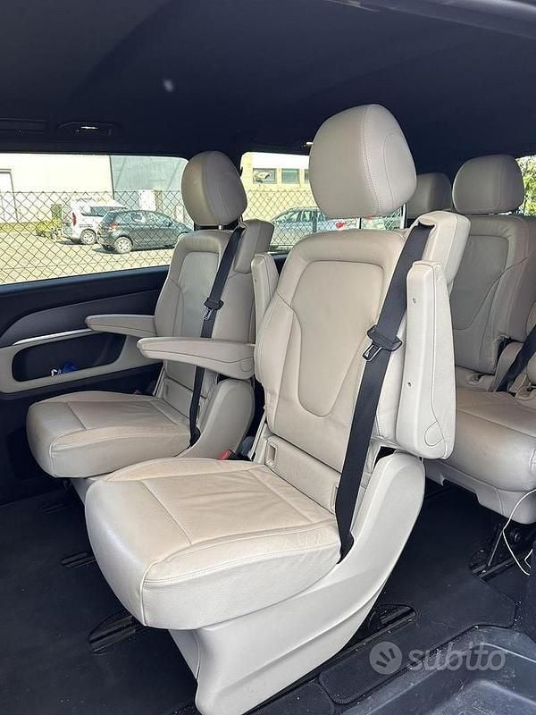 Usata Mercedes V250 Avantgarde 190 CV (139 kW) 2021 Blu Monovolume