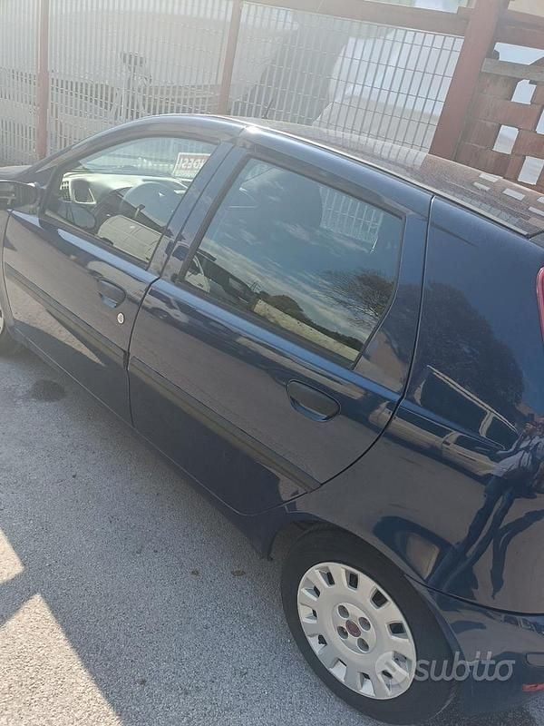 Usata Fiat Punto 2009 Blu Utilitaria