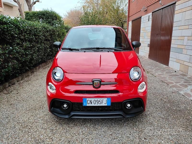 Rosso Usata 2023 Abarth 595 Turismo Due volumi | 21.900 € (Buon prezzo) - Immagine 1/4