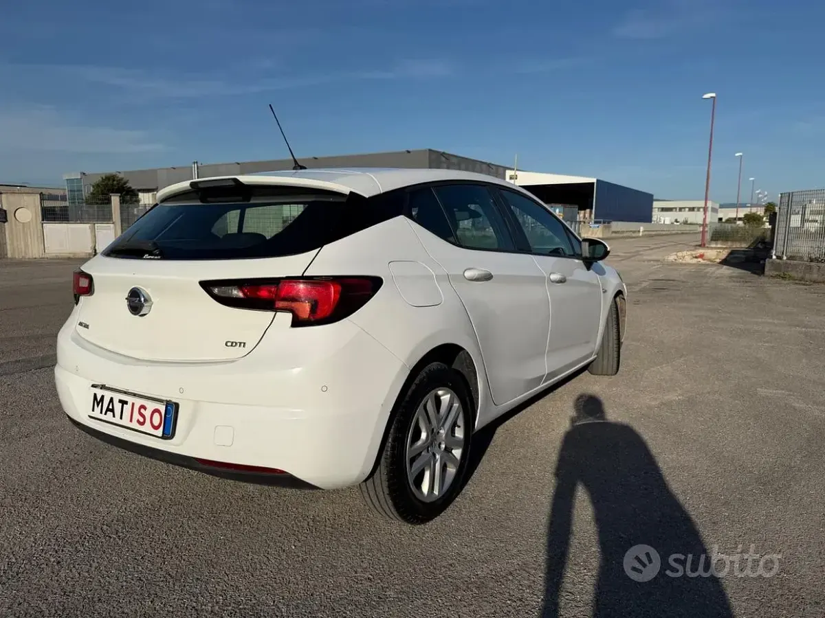Usata Opel Astra 136 CV (100 kW) 2016 Bianco Berlina