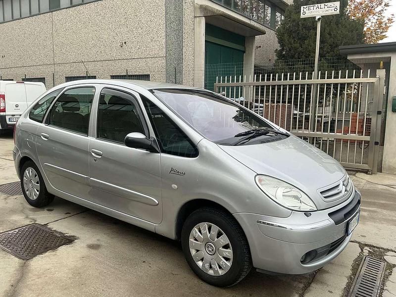 Grigio Usata 2005 Citroën Xsara Picasso Elegance Monovolume | 1890 € (Buon prezzo) - Immagine 1/4