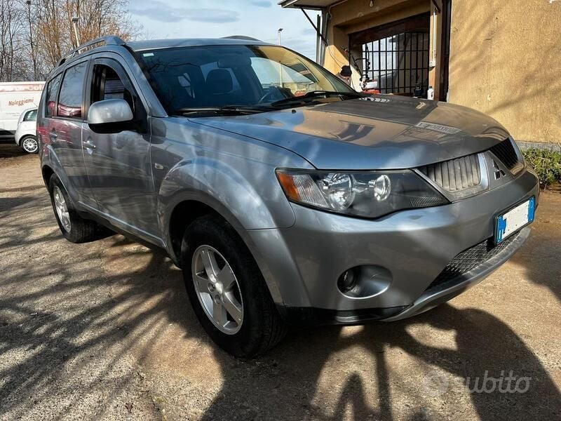 Argento Usata 2007 Mitsubishi Outlander Invite SUV | 3500 € (Buon prezzo) - Immagine 1/4