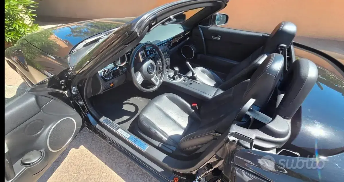 Usata Mazda MX5 126 CV (92 kW) 2007 Nero Cabrio