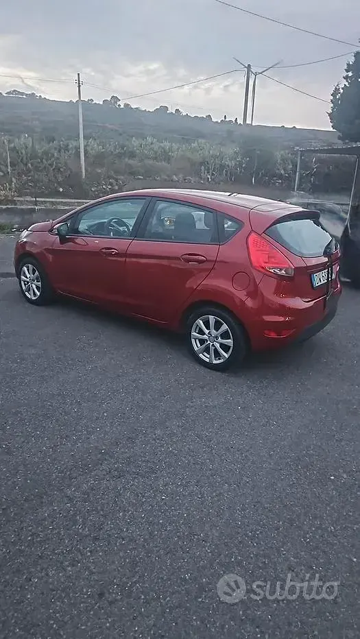 Usata Ford Fiesta 82 CV (60 kW) 2009 Rosso Berlina