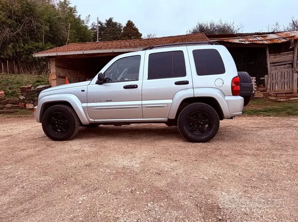 Usata Jeep Cherokee Limited 2004 Grigio SUV