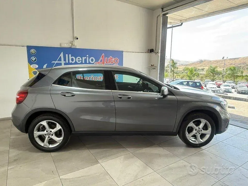 Usata Mercedes GLA200 Executive 136 CV (100 kW) 2018 Grigio SUV