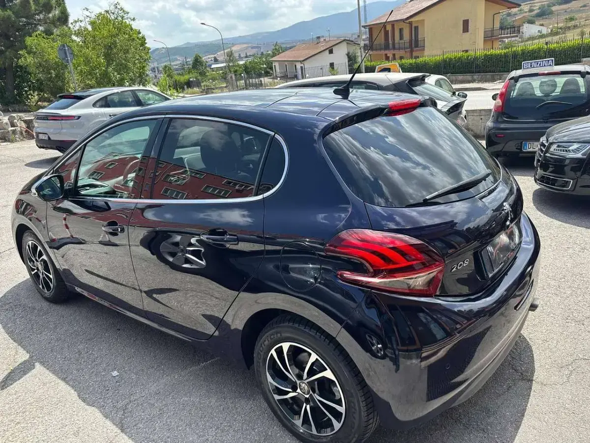 Usata Peugeot 208 GT-line 110 CV (80 kW) 2018 Other Utilitaria